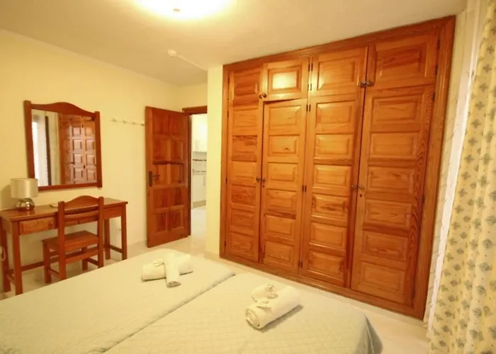 Two Bedroom In Beachfront Complex With Pool In Playa De Americas. Apartman Playa de las Américas