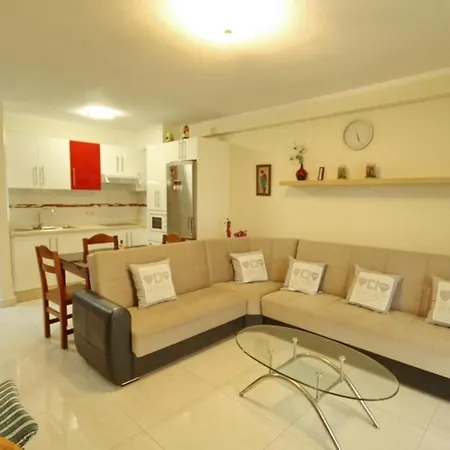 Two Bedroom In Beachfront Complex With Pool In Playa De Americas. Lejlighed Playa de las Américas