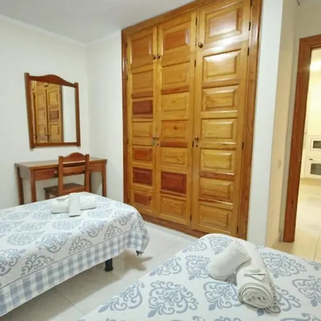 Two Bedroom In Beachfront Complex With Pool In Playa De Americas. Lejlighed Playa de las Américas