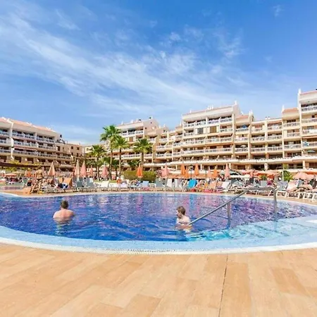 Two Bedroom In Beachfront Complex With Pool In Playa De Americas. Apartmán *