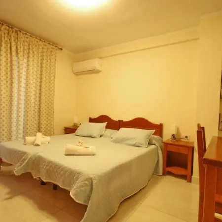 Lejlighed Two Bedroom In Beachfront Complex With Pool In Playa De Americas. Playa de las Américas