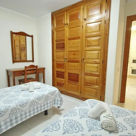 Two Bedroom In Beachfront Complex With Pool In Playa De Americas. Apartament Playa de las Americas (Tenerife)