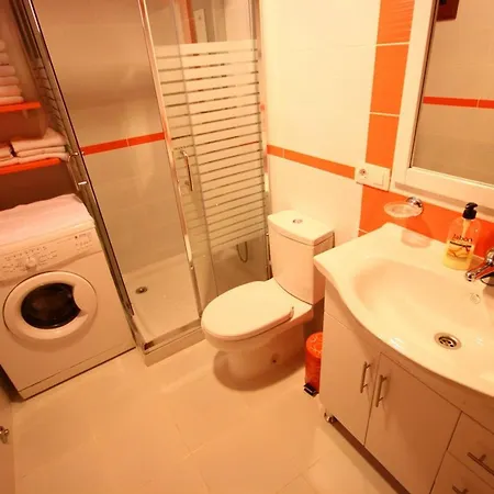 Two Bedroom In Beachfront Complex With Pool In Playa De Americas. Playa de las Americas (Tenerife)