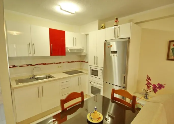 Two Bedroom In Beachfront Complex With Pool In Playa De Americas. Διαμέρισμα