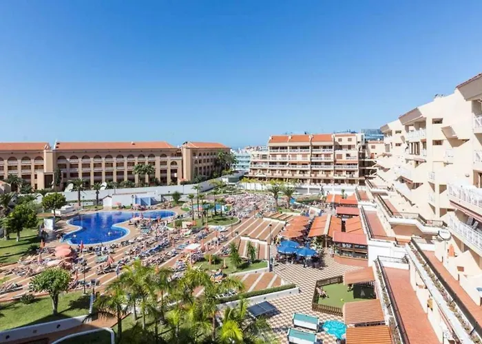 Two Bedroom In Beachfront Complex With Pool In Playa De Américas. Appartement